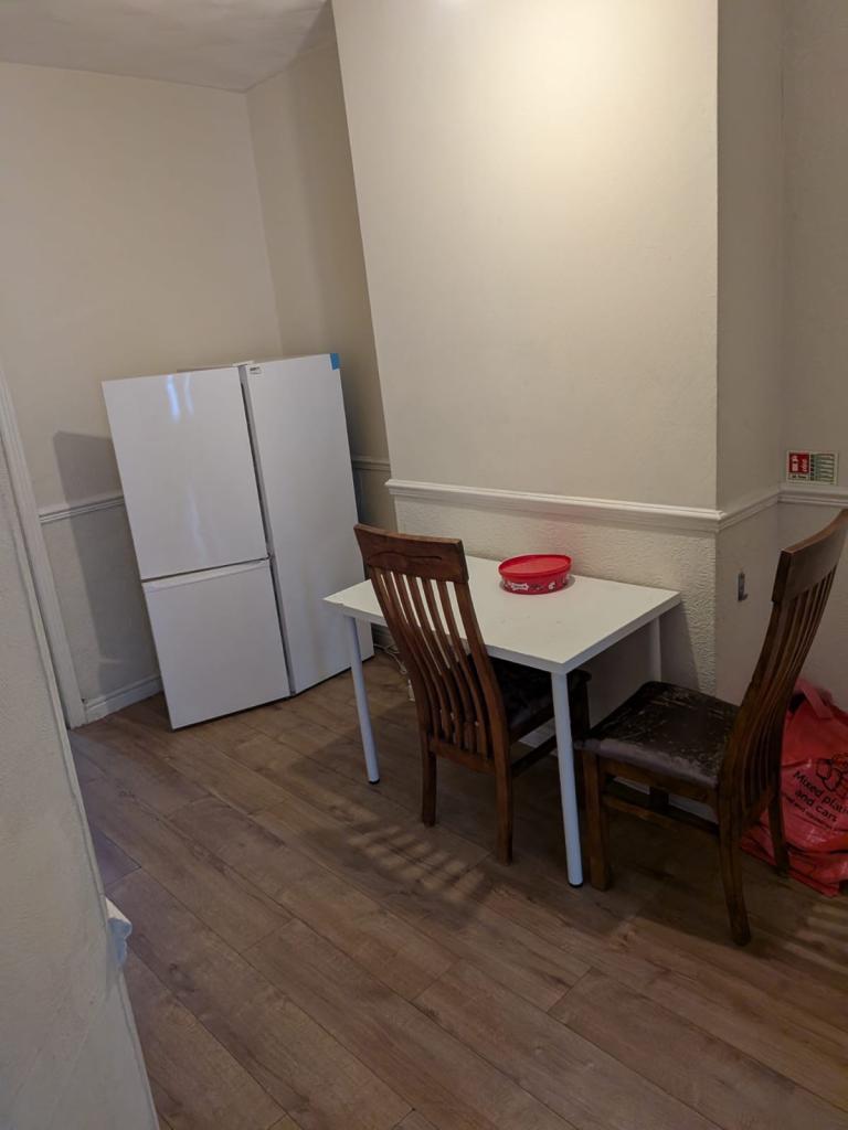 Flat Fishponds Road in Bristol
