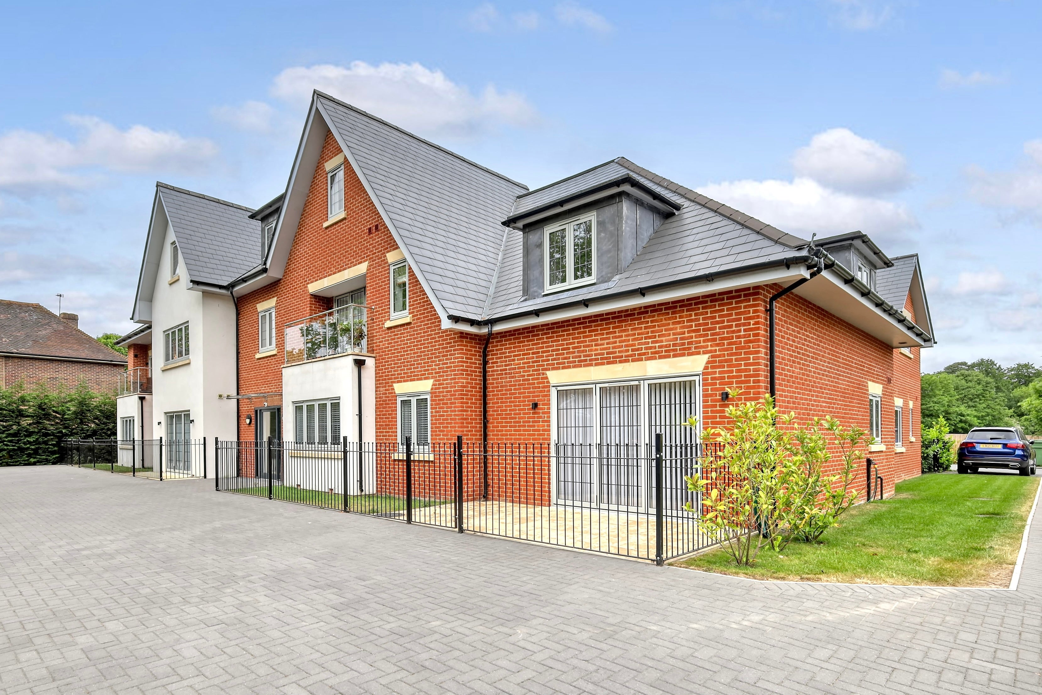 Flat Merrymeade Chase in Brentwood