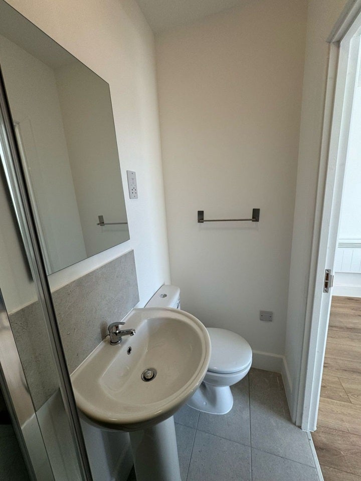 Flat Pownall Gardens in Greater London