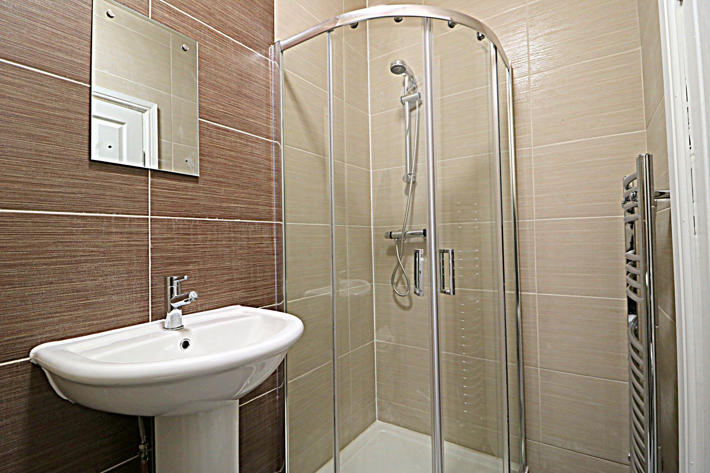 Room Victoria Road in Bedford