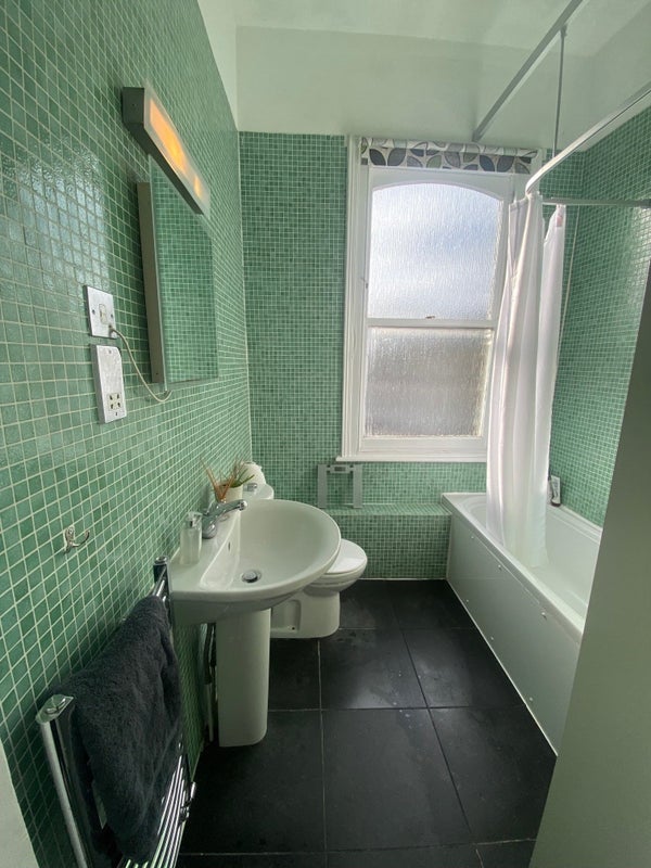 Flat Cornford Grove in Greater London