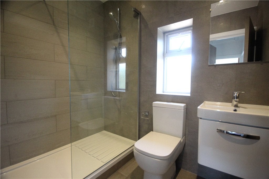 Flat Ashwood Road in Borough of Runnymede