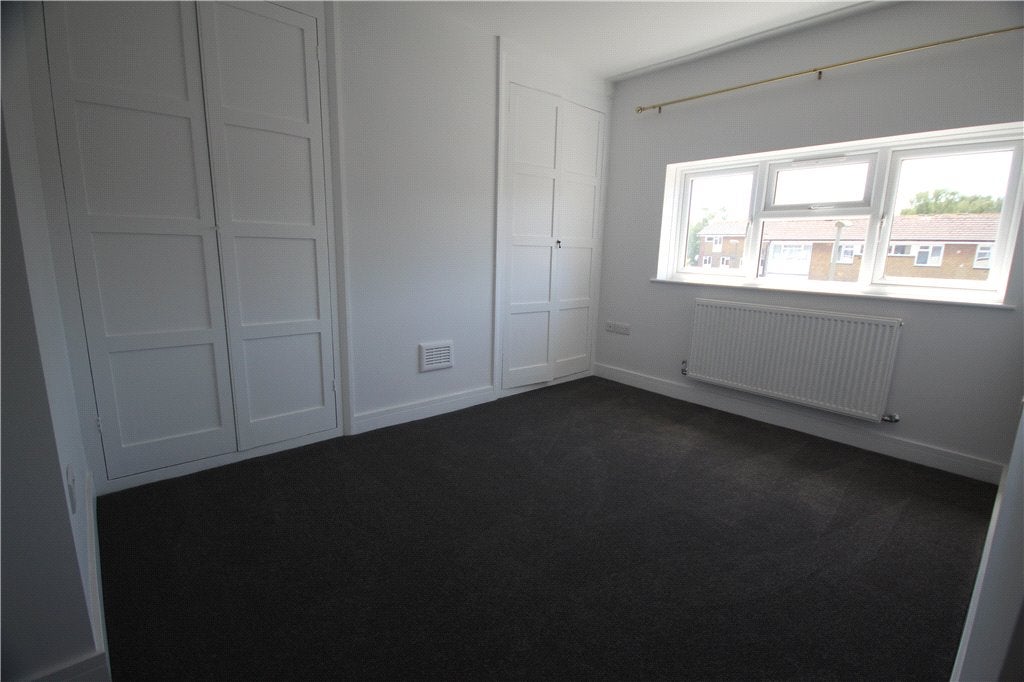 Flat Ashwood Road in Borough of Runnymede
