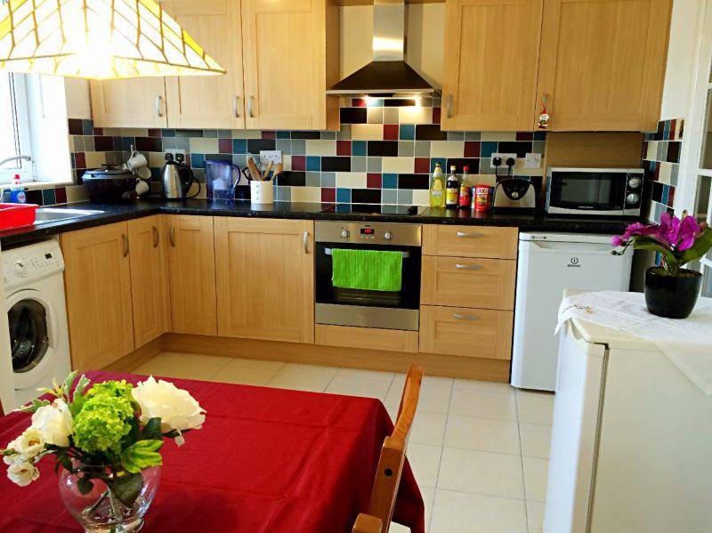 Room Tiller Road in Greater London