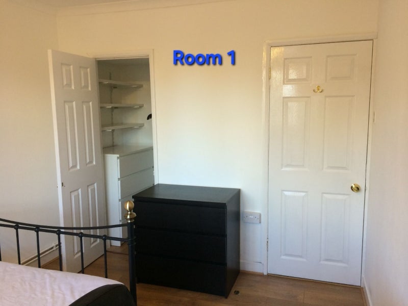 Room Tiller Road in Greater London