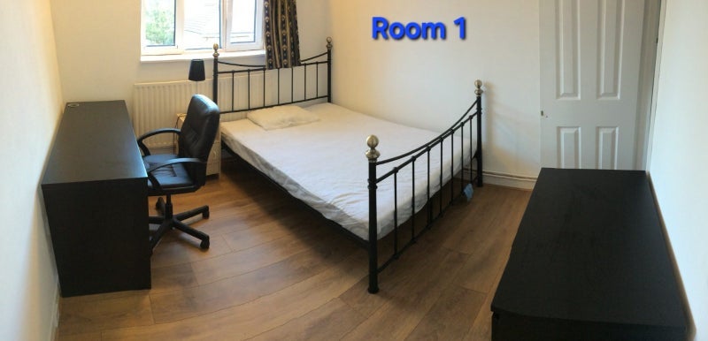 Room Tiller Road in Greater London