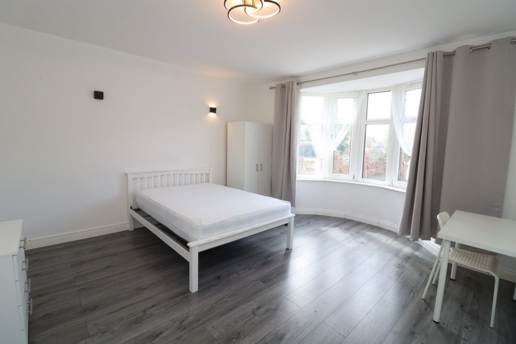Room Globe Road in Greater London