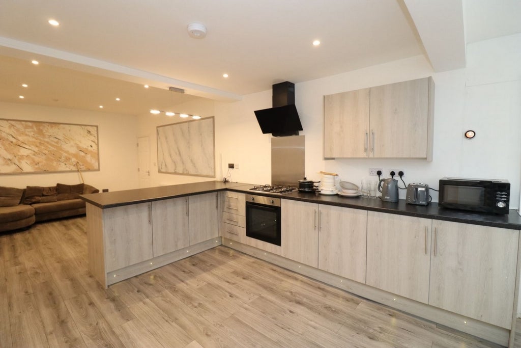 Room Globe Road in Greater London