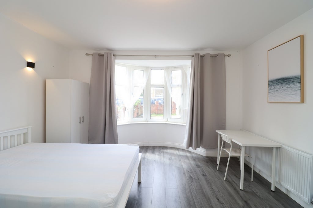 Room Globe Road in Greater London