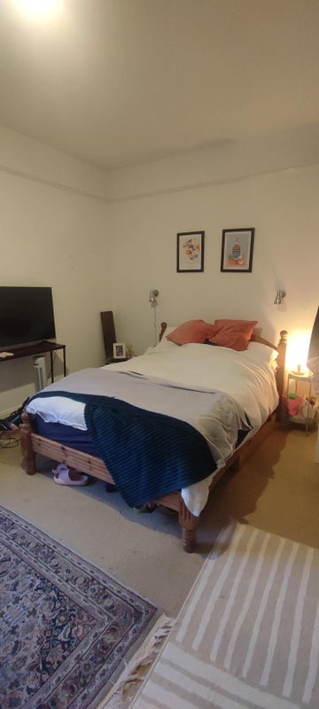 Room Emmanuel Road in Greater London