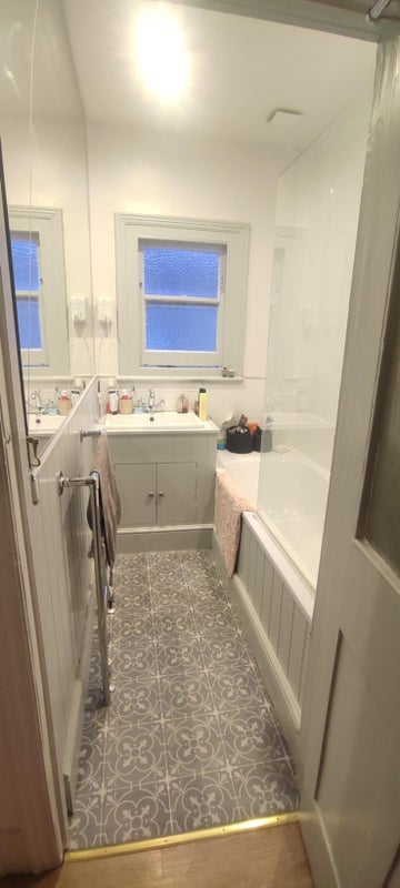 Room Emmanuel Road in Greater London