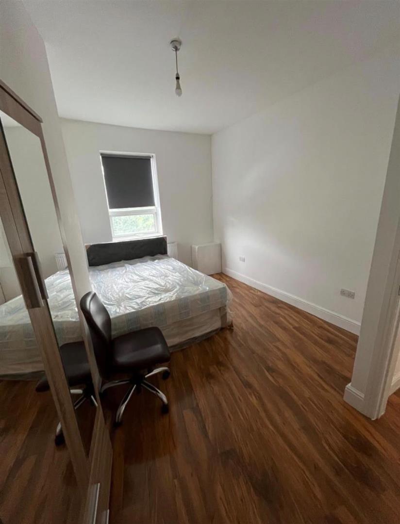 Flat Clifton Road in Greater London