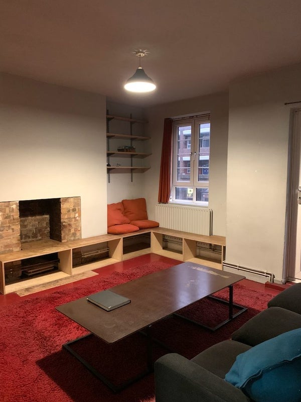 Room King Edward's Road in London