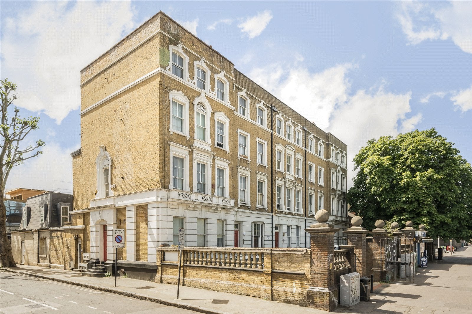 Flat Bow Road in Greater London