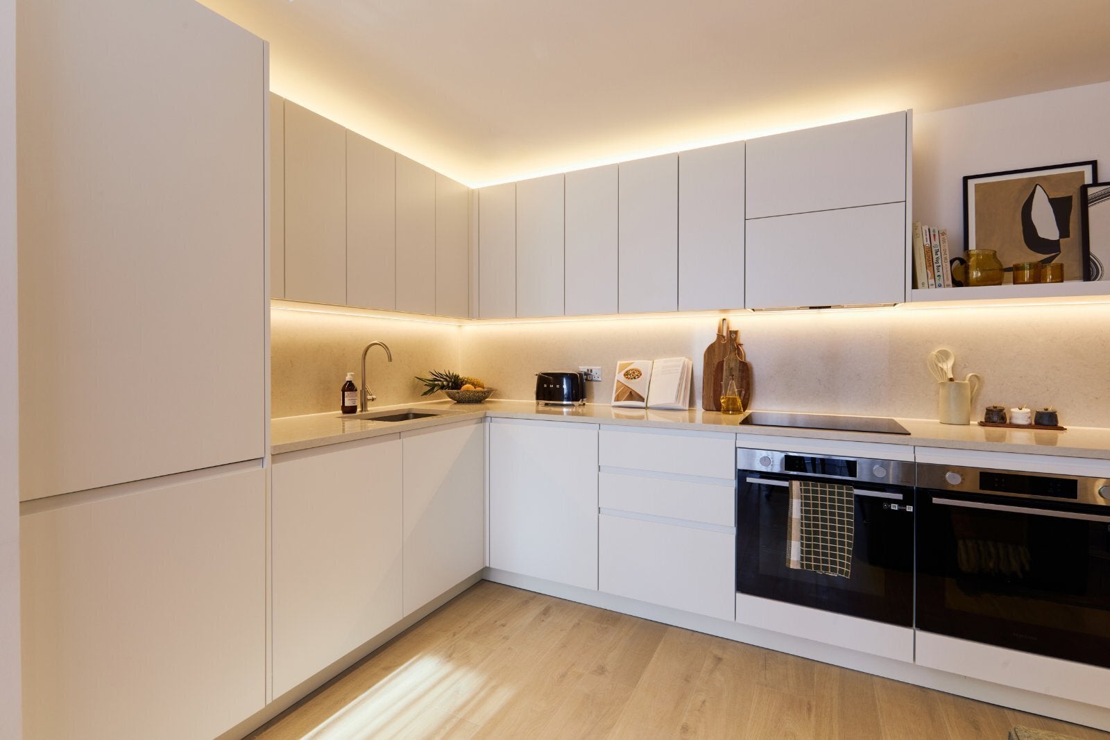 Flat New Drum Street in Greater London