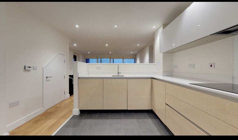 Room Peartree Way in Greater London