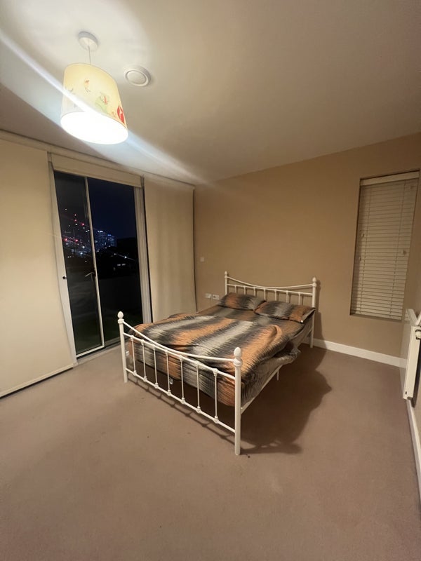 Room Peartree Way in Greater London
