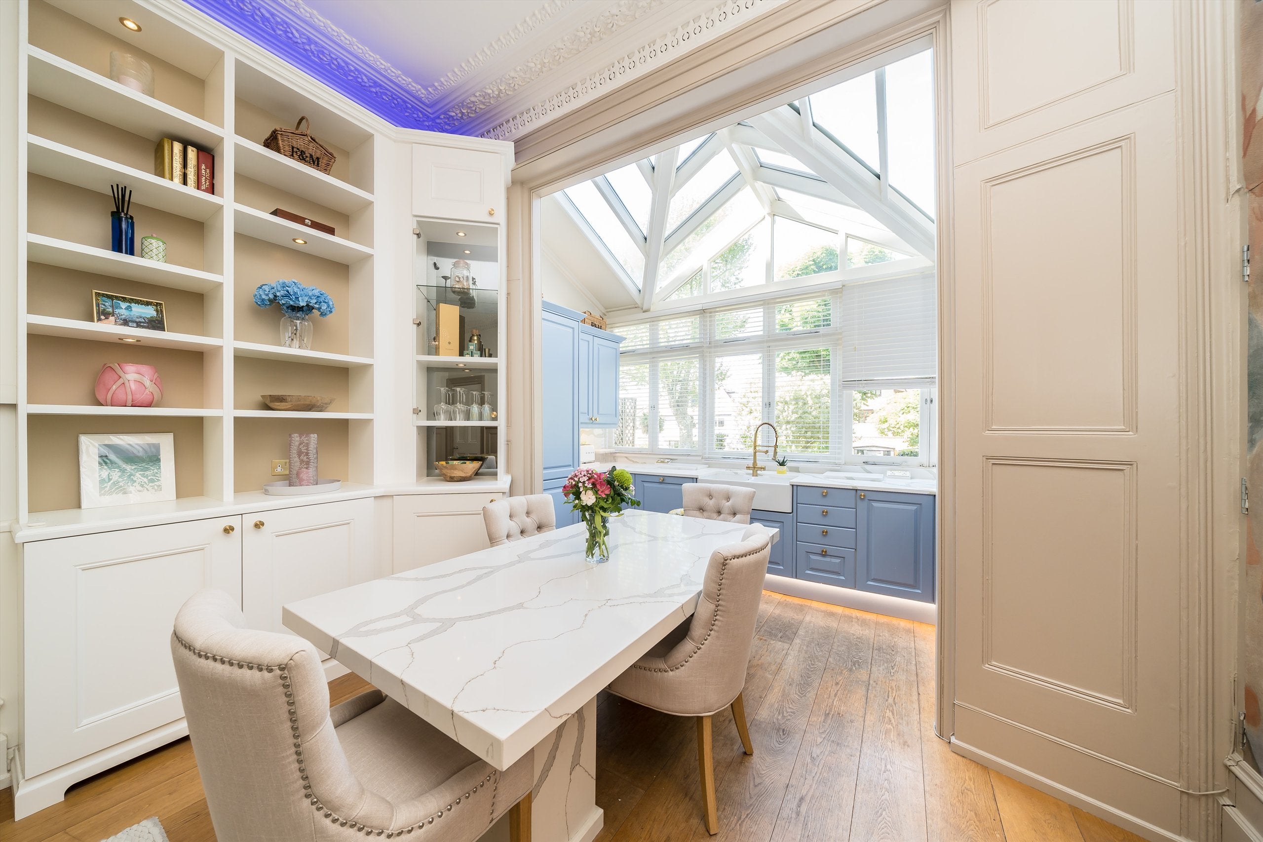 Flat Nightingale Lane in Greater London