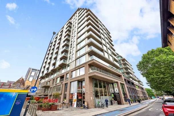 Flat Royal Mint Street in Greater London