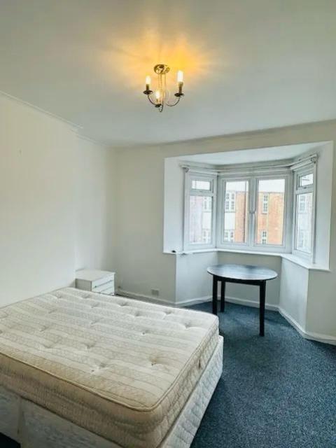 Flat Studio Mews in Greater London