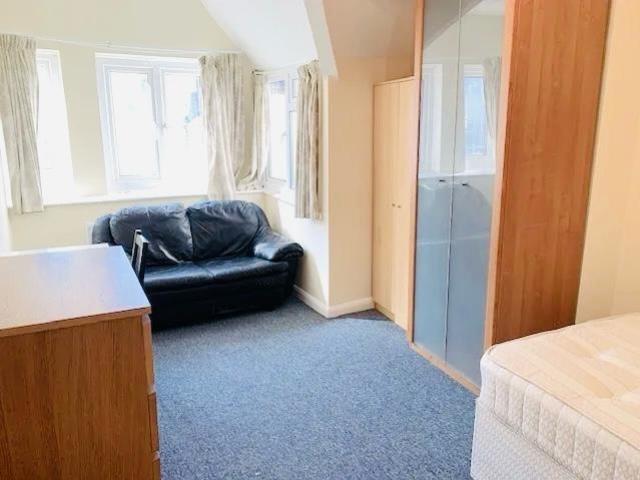 Flat Studio Mews in Greater London