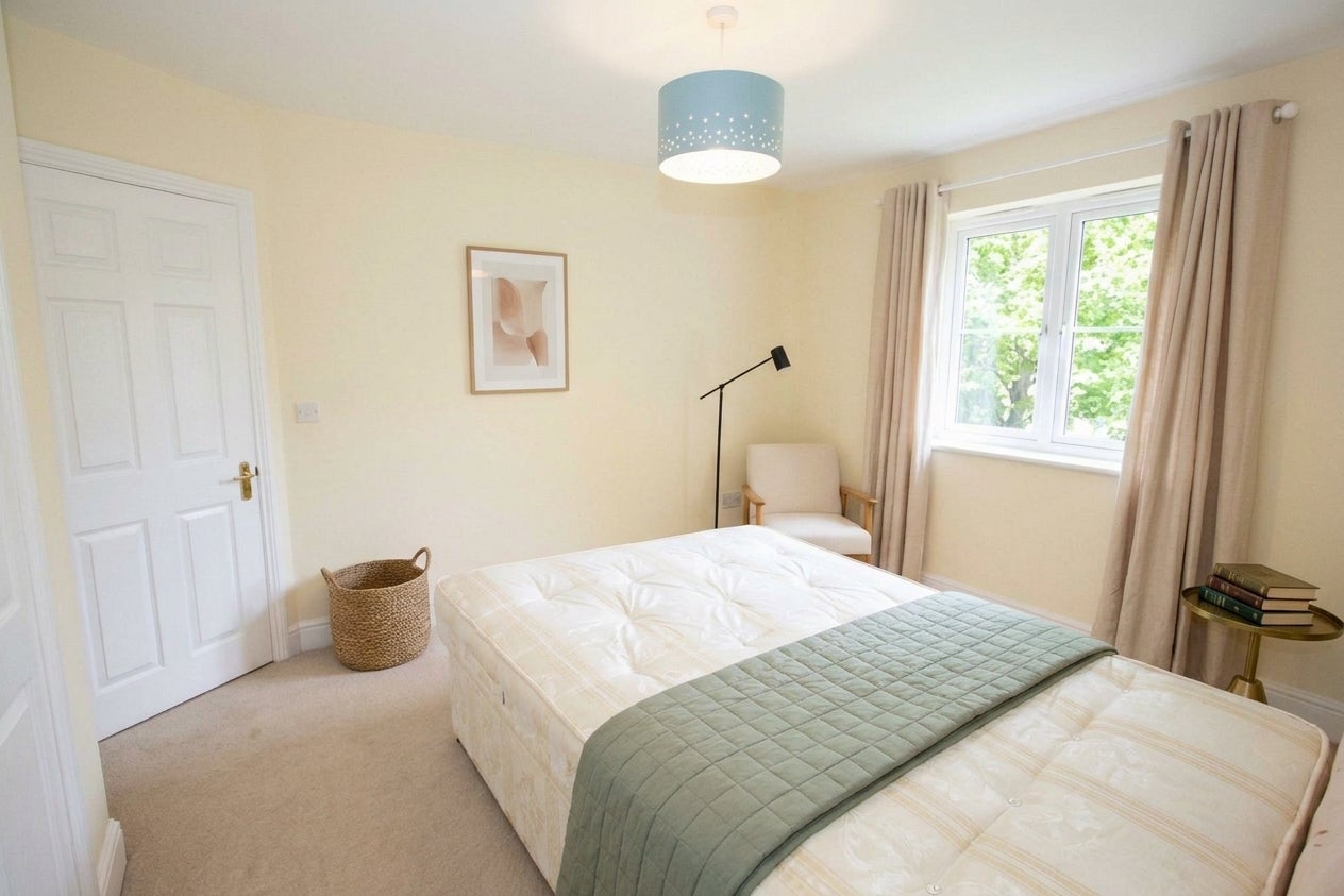 Flat Sovereign Place in Greater London