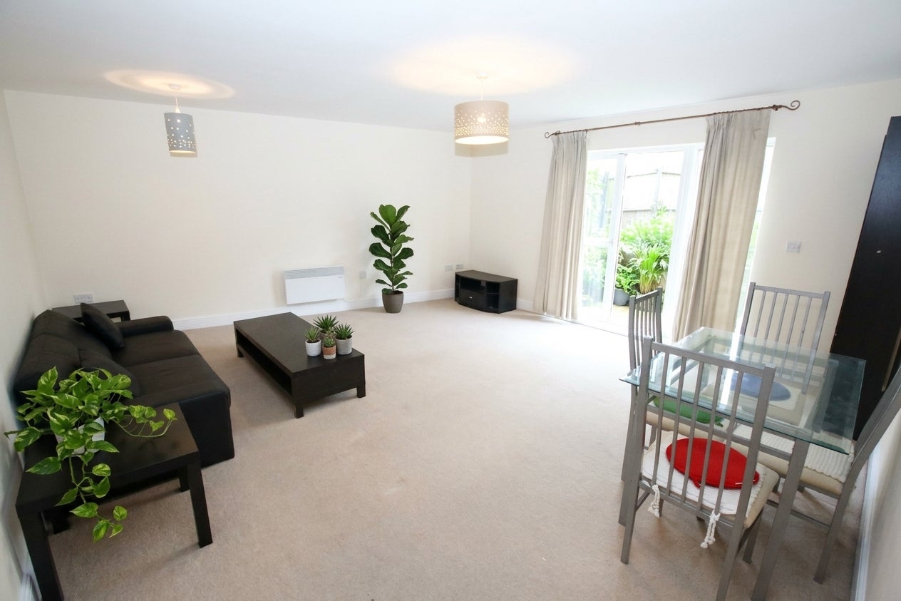 Flat Sovereign Place in Greater London