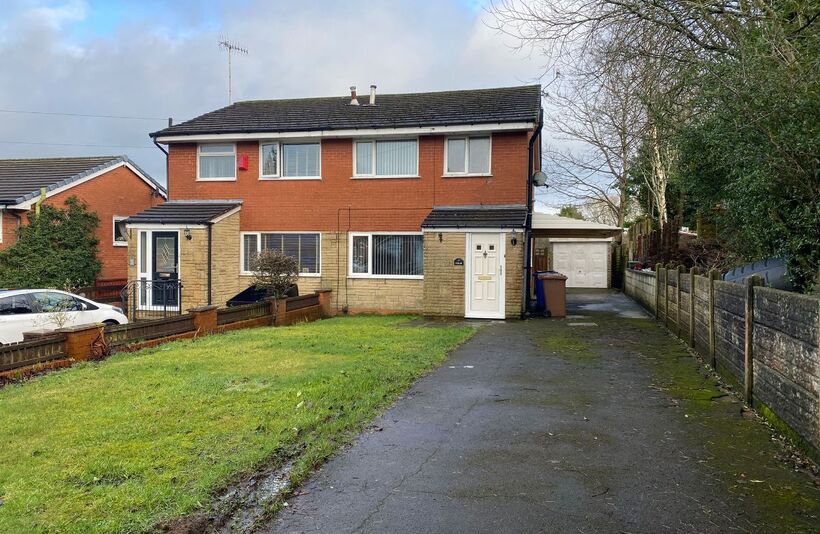 House Thornwood Close in Blackburn