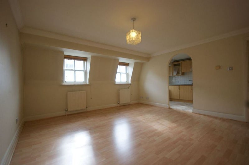 Flat Sarum Terrace in Greater London