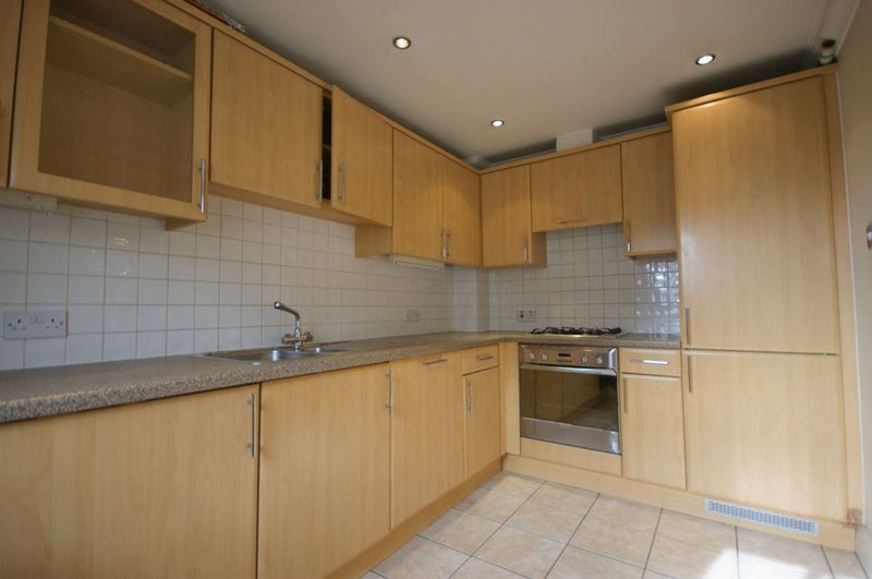 Flat Sarum Terrace in Greater London
