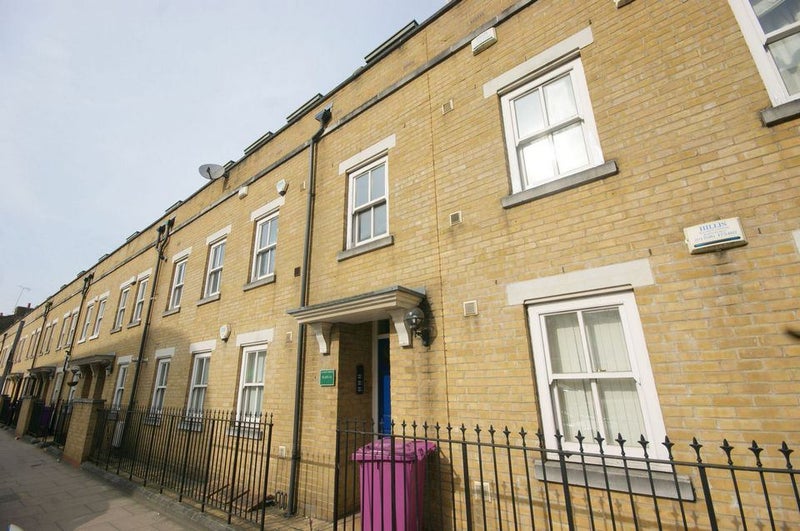 Flat Sarum Terrace in Greater London