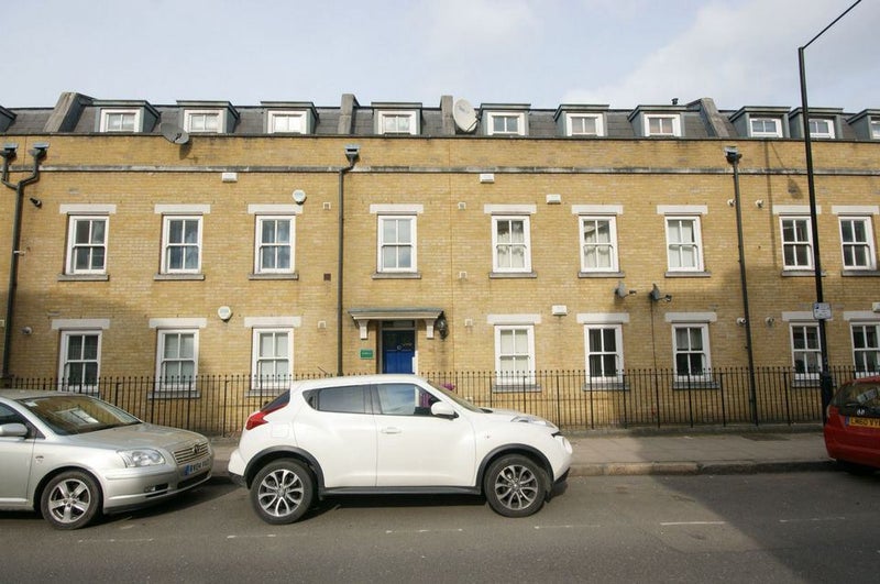 Flat Sarum Terrace in Greater London