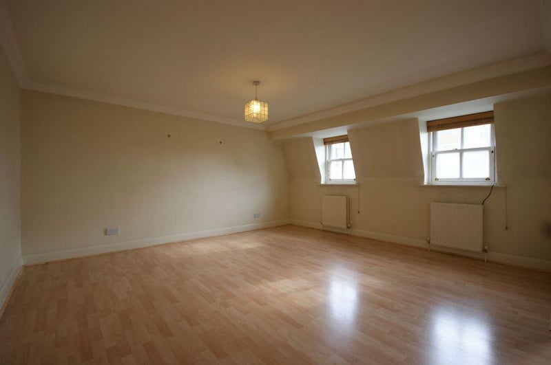 Flat Sarum Terrace in Greater London