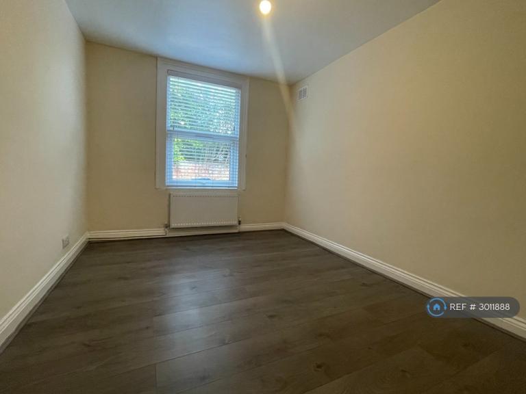 Flat Aldwick Road in Arun