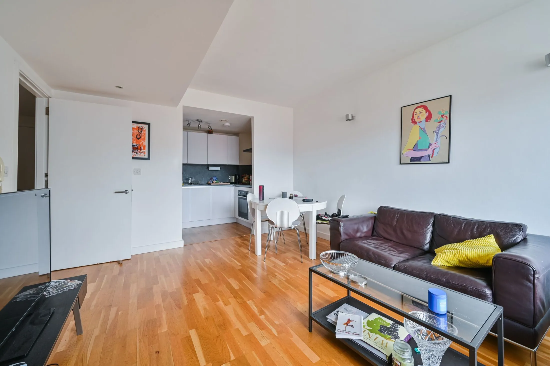Flat St. Pancras Way in Greater London