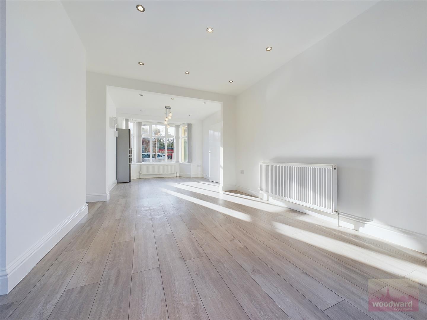 House Oakwood Crescent in Greater London