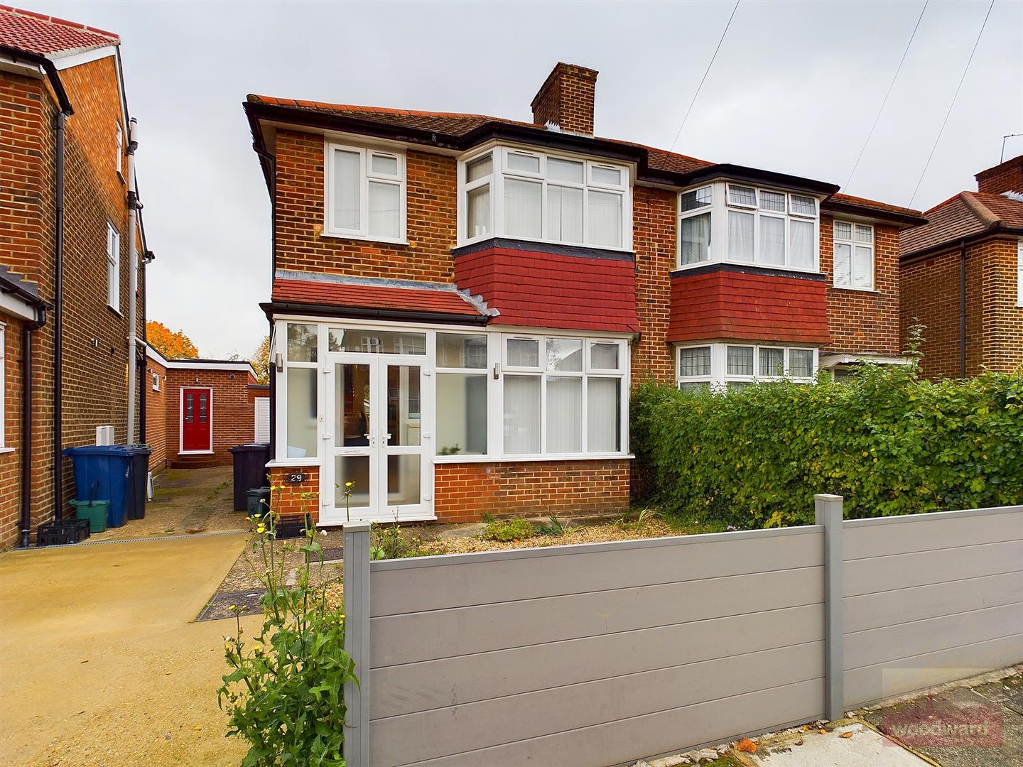 House Oakwood Crescent in Greater London