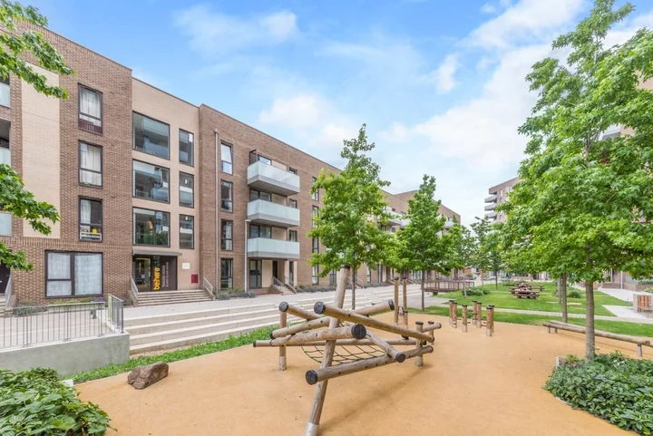 Flat Blair Street in Greater London