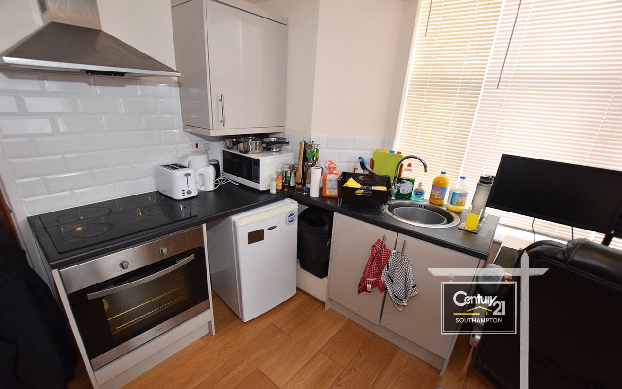 Flat Portswood Road in Southampton