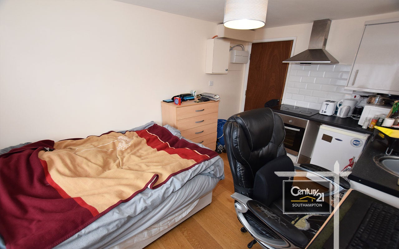Flat Portswood Road in Southampton