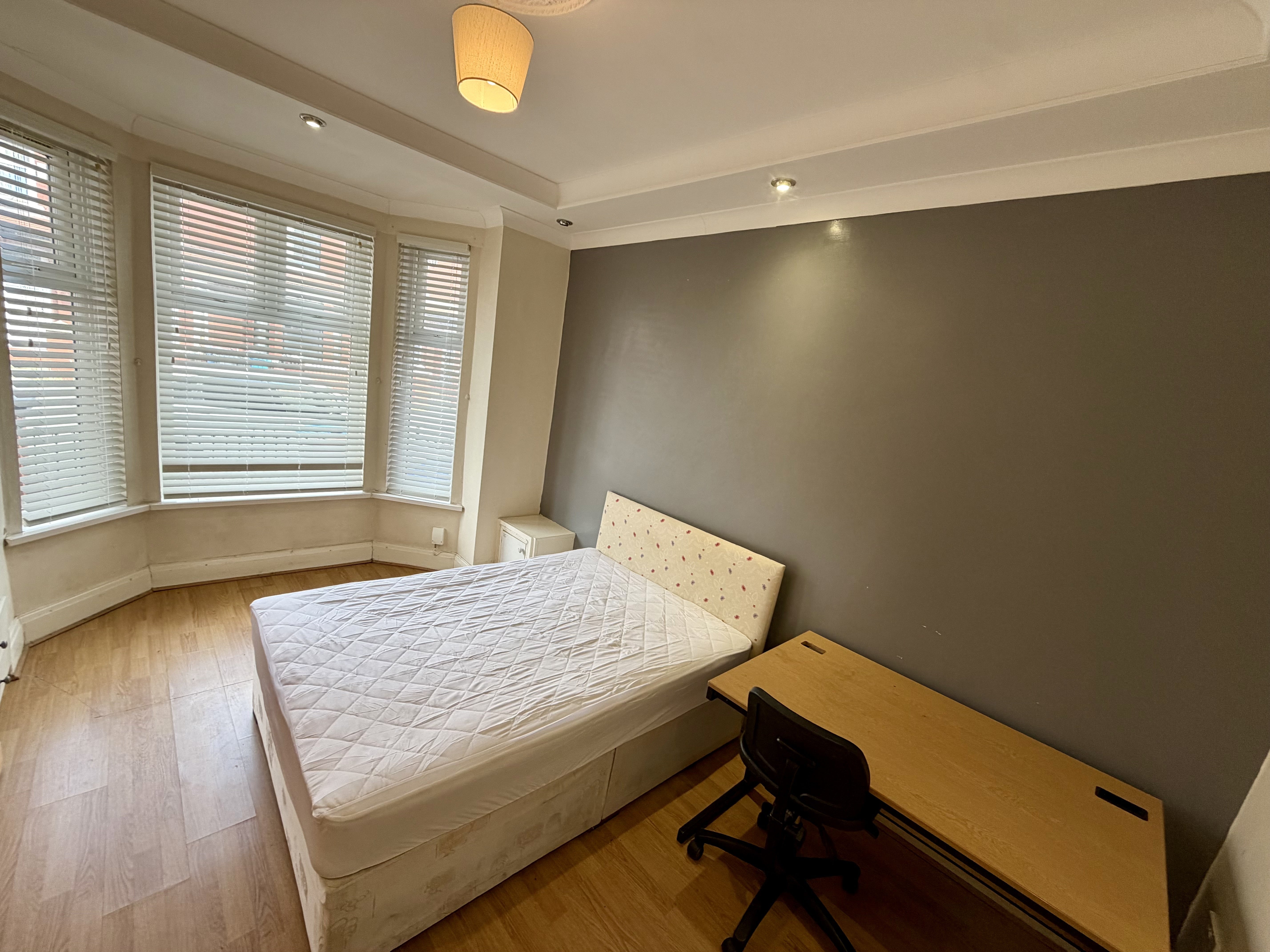 Room Deramore Street in Manchester
