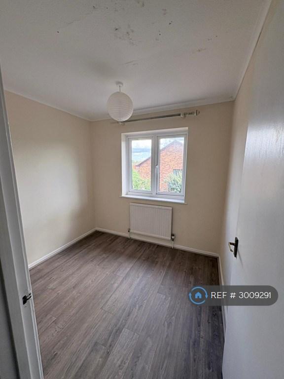 House Agincourt Close in Wokingham