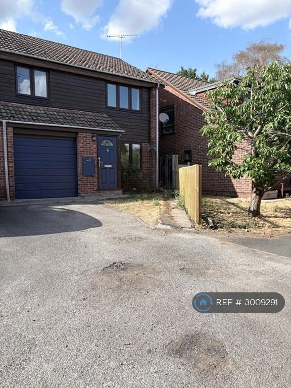 House Agincourt Close in Wokingham
