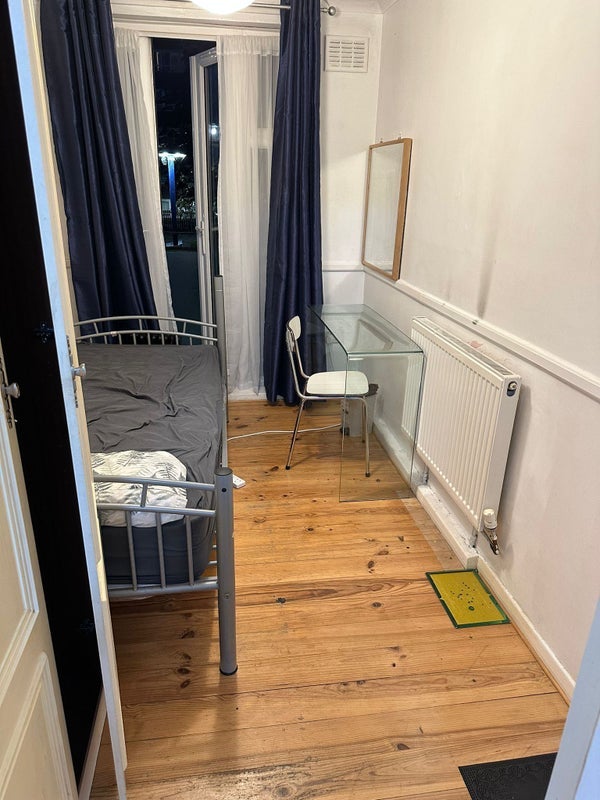 Room Malmesbury Road in Greater London