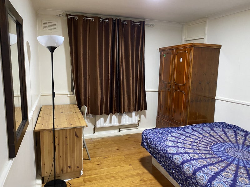 Room Malmesbury Road in Greater London