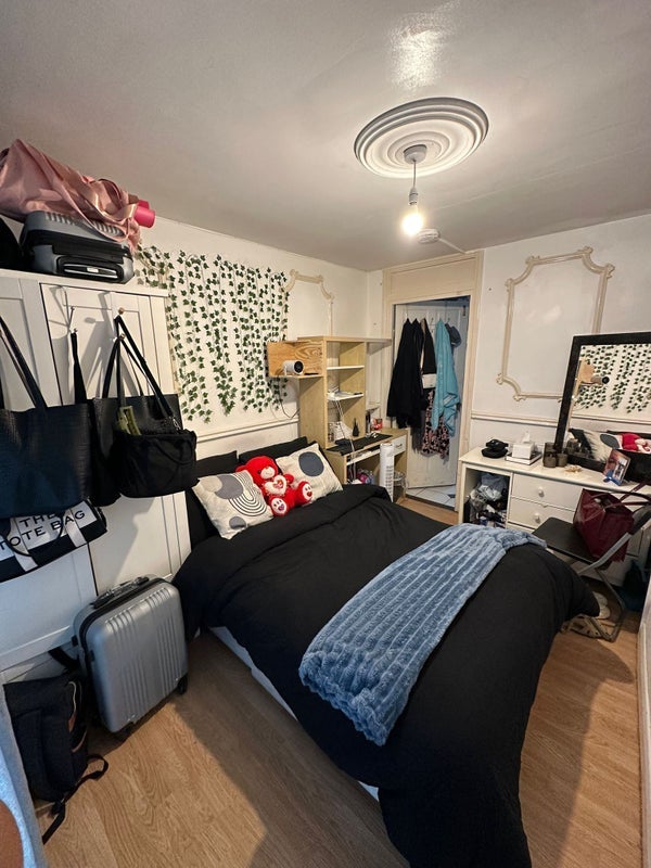 Room Malmesbury Road in Greater London