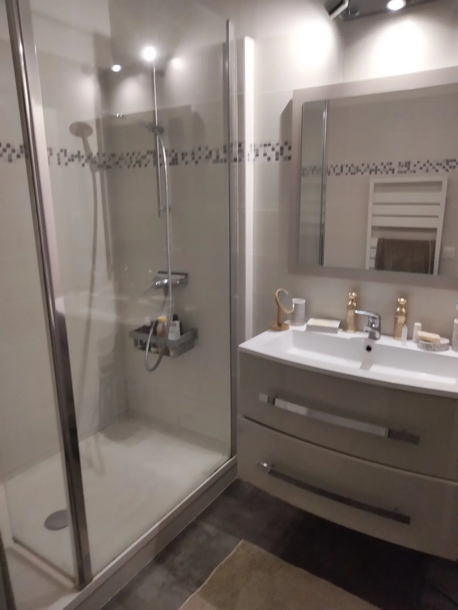 Room Rue Robert Caumont in Bordeaux