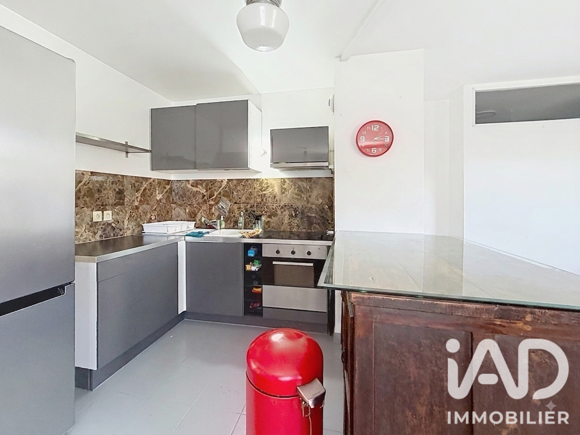 Flat Rue Arago in Saint-Ouen-sur-Seine