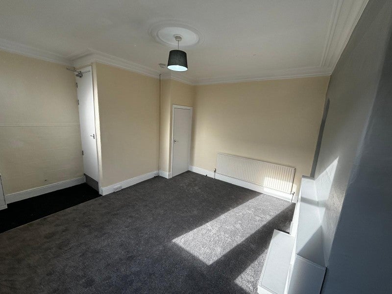House Longroyd Grove in Leeds