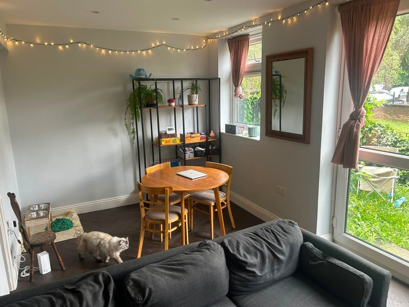 Room Wiltshire Road in Greater London